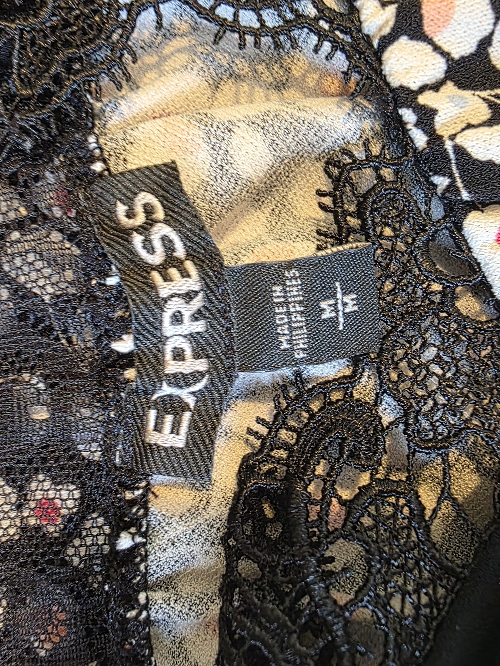 Express Black Floral Lace-Trim Sleeveless Top - Picture 5 of 6